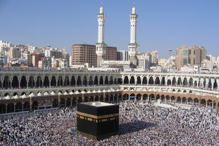 When Is the Right Time to Book Your October 2025 Umrah Journey?