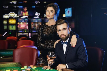 Experience Live Casino Thrills with FMPlay's Real-Time Dealer