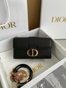 with a higher arch is going Dior to strole to put on a pull