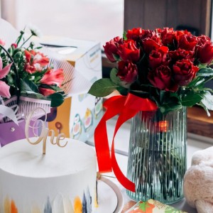 Best Love Gifts and Flower Bouquets for Couples Same Day Delivery & Up to 30% Off