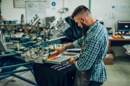 Screen Printing Cincinnati: What Local Businesses Should Know Before Ordering